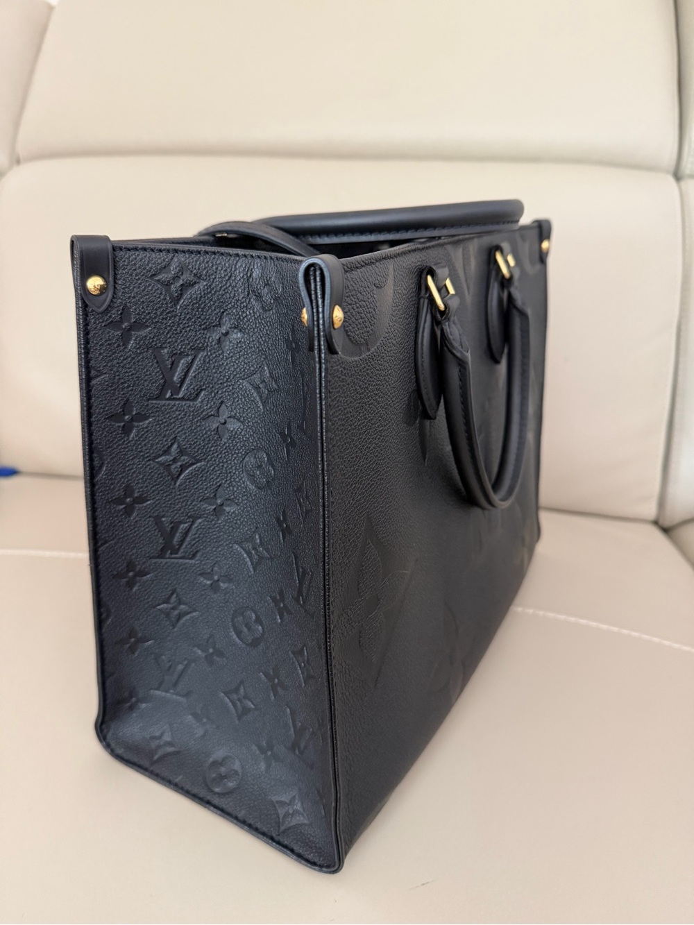 Louis Vuitton Black Monogram tote Bag On The Go MM (medium size) - Picture 3 of 10